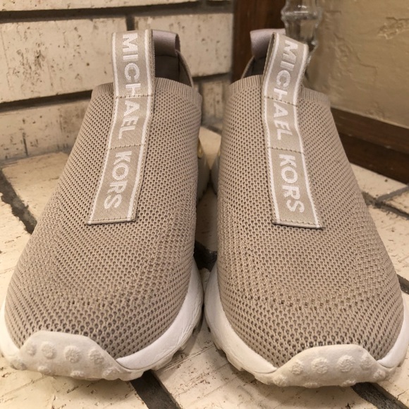 🤑PRICE DROP🤑  Michael Michael Kors Bodie Slip On Sneakers - Picture 7 of 11